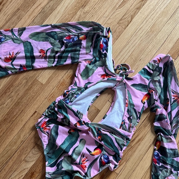 Swimsuit/Bodysuit - Picture 4 of 7